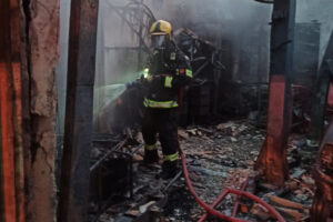 "Meu ganha pão a vida inteira", lamenta dono de oficina que pegou fogo no Parque Atheneu