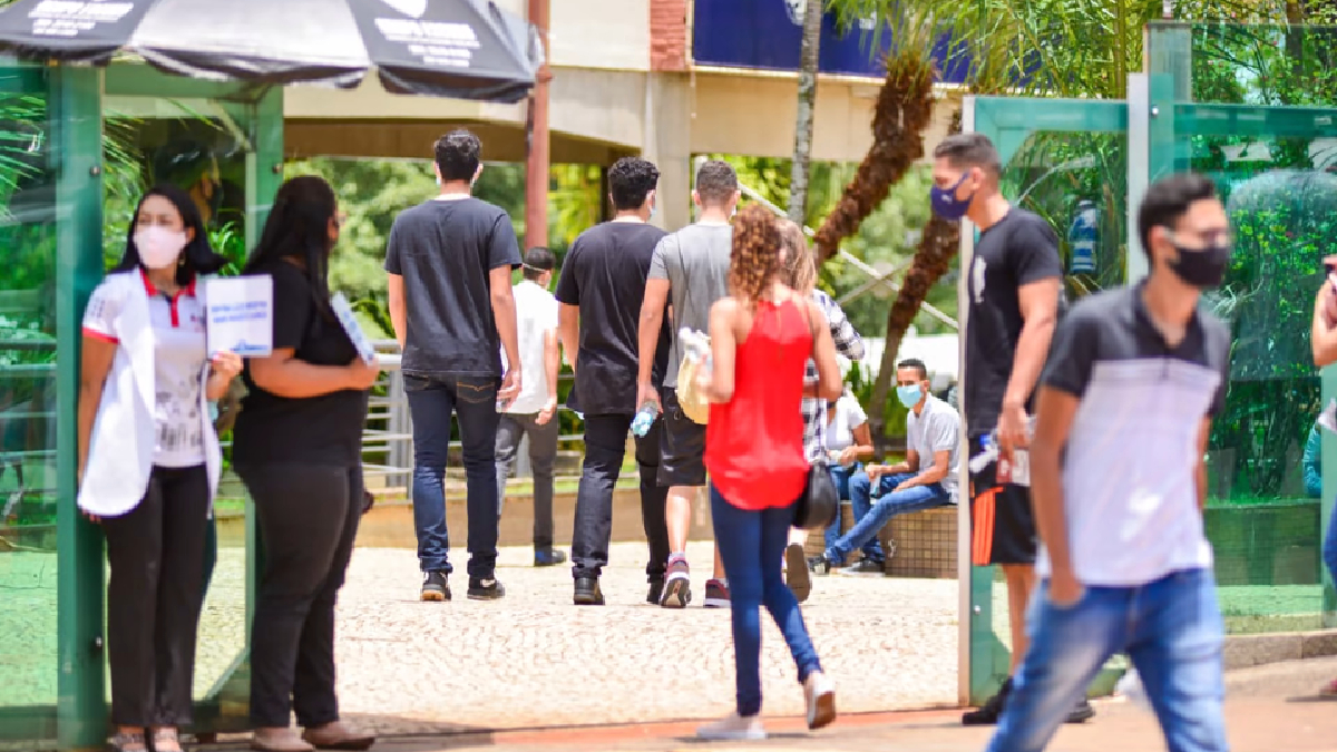 Inep diz que analisa locais de prova do Enem após reclamações de candidatos estudantes relatam distância de mais de 40 km