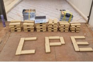 Polícia encontra depósito e apreende 180 quilos de maconha em Jataí (Foto: PM - Reprodução)