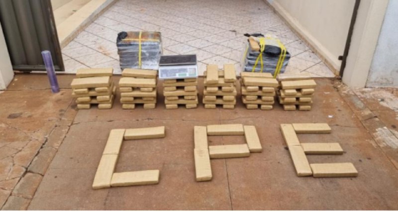 Polícia encontra depósito e apreende 180 quilos de maconha em Jataí (Foto: PM - Reprodução)