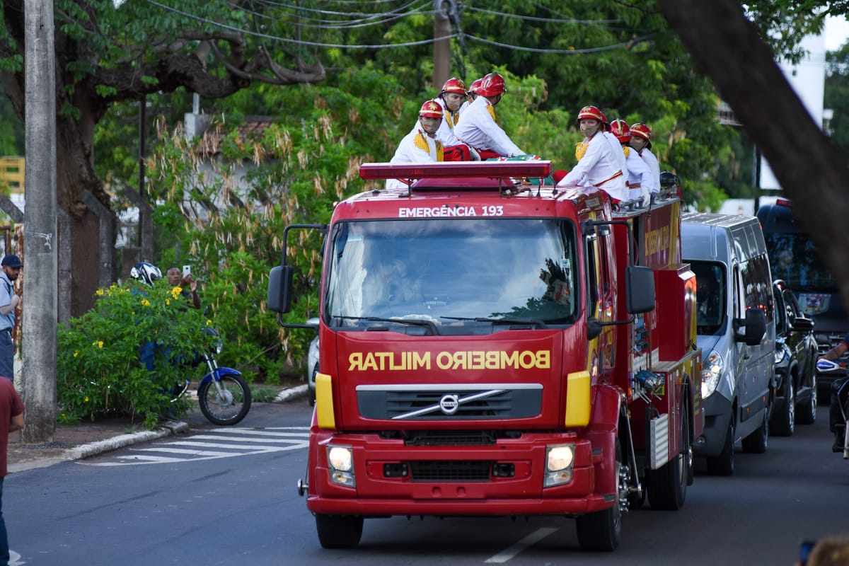 Cortejo de Iris pelas ruas de Goiânia tem início