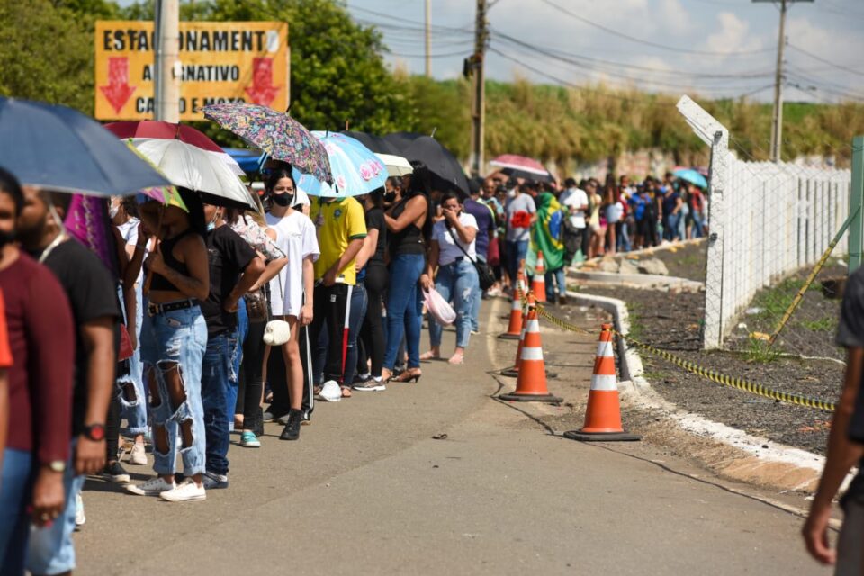 Fila de fās da cantora Marília Mendonça cresce. (Foto:Fotos: Jucimar de Sousa/