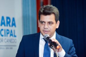 Câmara de Senador Canedo antecipa eleição e Carpegiane Silvestre é reeleito
