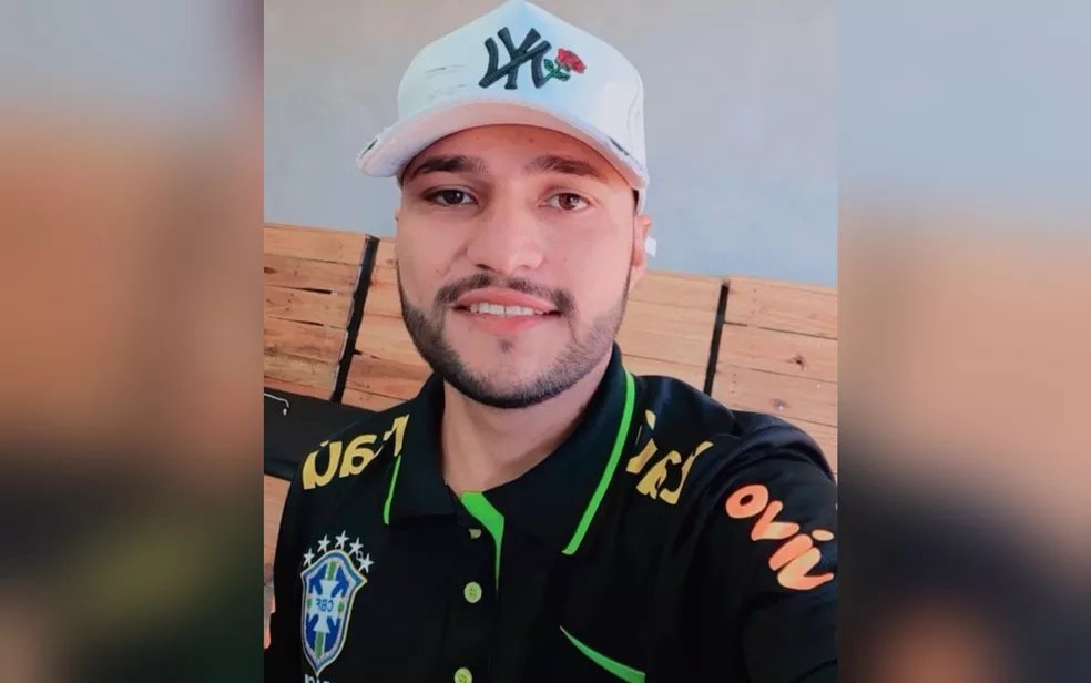 Rapaz com câncer nos ossos morre após abordagem PM faz simulação da abordagem policial que matou jovem com câncer nos ossos, em Goiânia (Foto: reprodução/Arquivo pessoal)