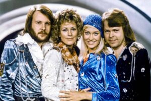 novo álbum do Abba Grupo planeja um 'show revolucionário' com hologramas dos integrantes. Abba retorna com novo álbum após 40 anos: ouça Voyage