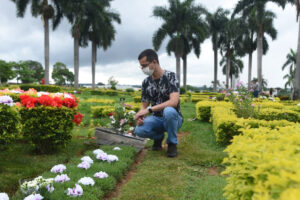 Fã sai do Tocantins para prestar homenagens ao cantor Leandro em Goiânia