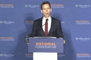 Senador dos EUA diz que o feminismo tem levado os homens à pornografia e videogames