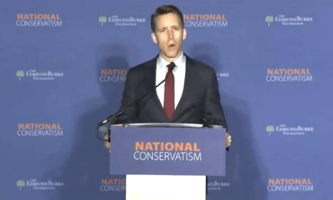 Senador dos EUA diz que o feminismo tem levado os homens à pornografia e videogames