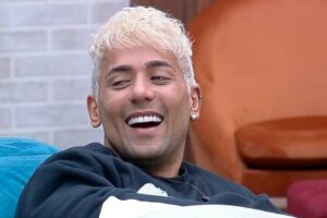 Público de A Fazenda 13 não gostou do que viu e criticou a ação do cantor. Tiago Piquilo faz fisioterapia após aumento peniano: vídeo