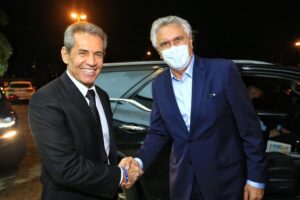 Governador Ronaldo Caiado e o novo presidente da Adial, Zé Garrote (Foto: Governo do Estado)