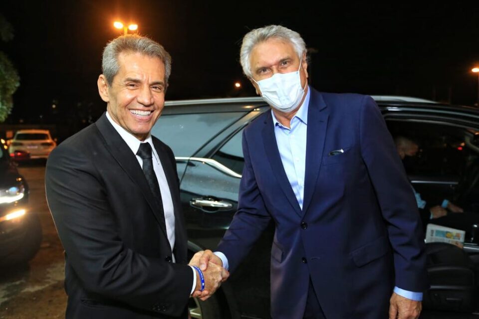Governador Ronaldo Caiado e o novo presidente da Adial, Zé Garrote (Foto: Governo do Estado)