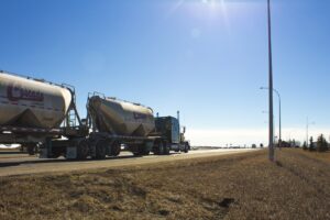 Impedidos de bloquear rodovias, maioria dos caminhoneiros de Goiás optam por ficar em casa (Foto: Pixabay)