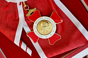 Cientistas renunciam a homenagem após Bolsonaro retirar pesquisador contrário à cloroquina da lista