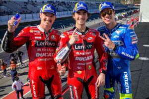 Bagnaia ao centro após vitória na MotoGP