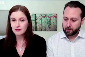 Clínica de fertilização erra e mulher dá à luz a bebê de outra família, nos EUA