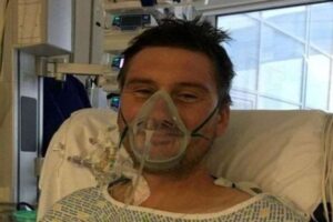 Adam Martin teve um infecção grave e precisou ser submetido a uma cirurgia de urgência