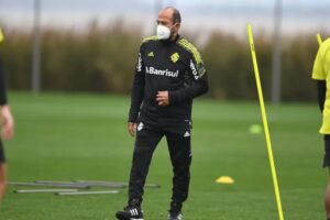 Paulo Paixão durante treino no Internacional
