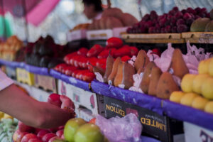 Retrato da crise e miséria: mulher é presa por roubar caneta para filho e comida