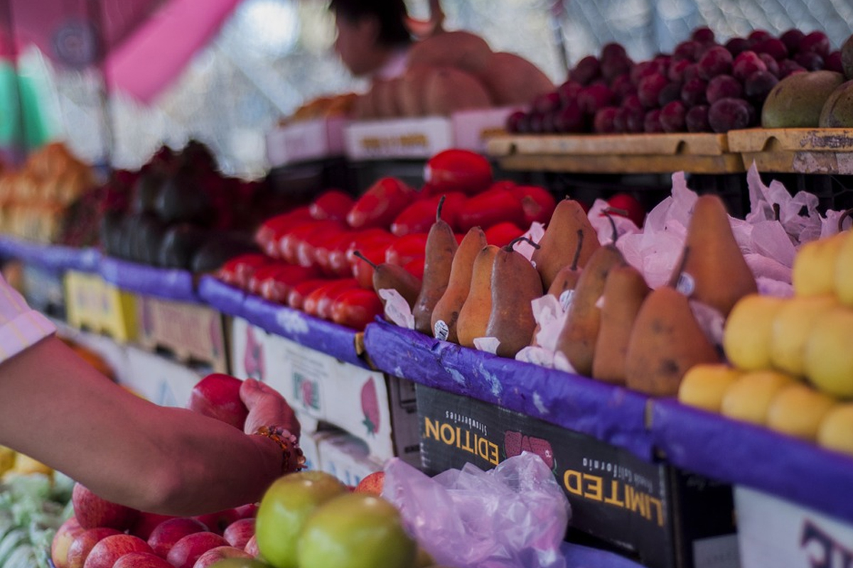 Retrato da crise e miséria: mulher é presa por roubar caneta para filho e comida
