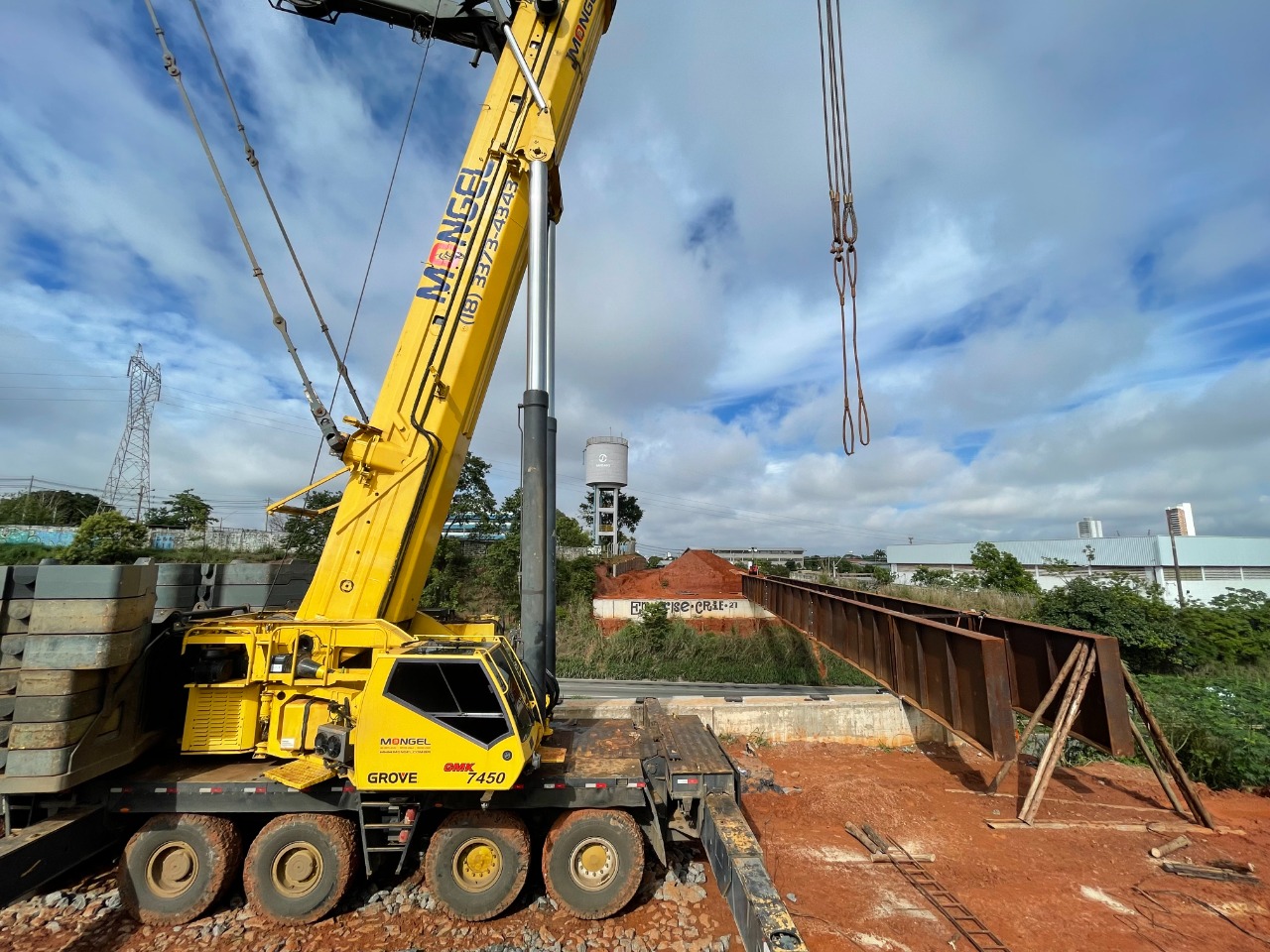 Prefeitura inicia içamento de vigas do Viaduto da Enel na BR-153