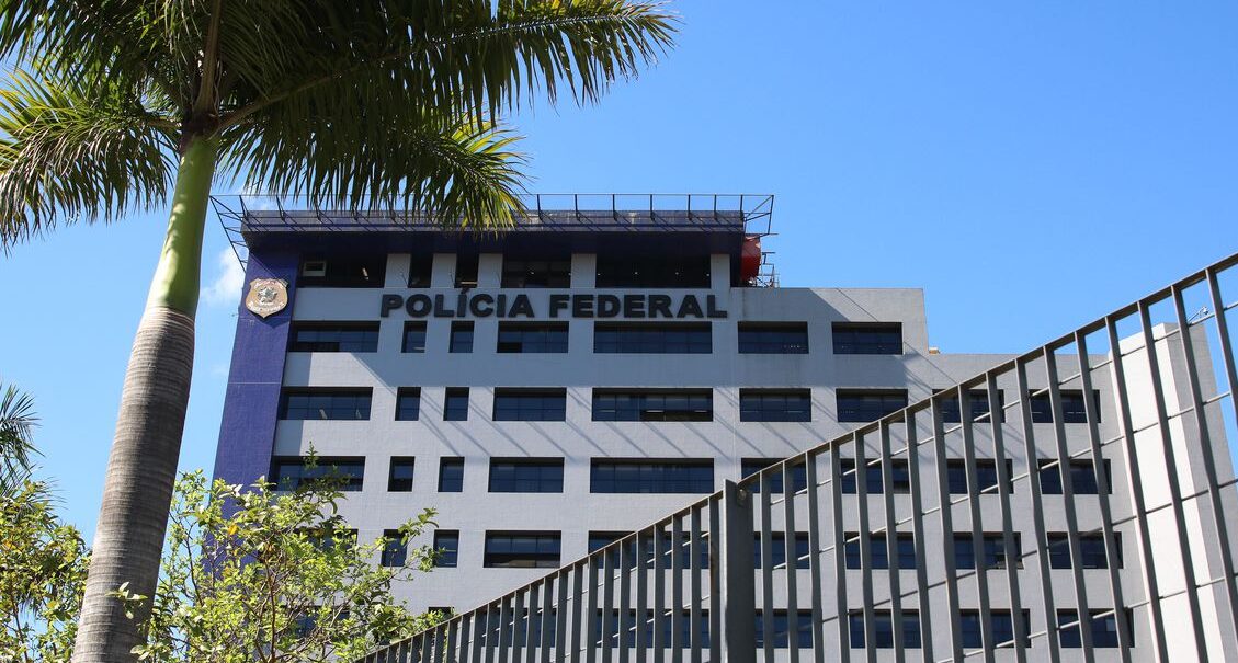 Eles reivindicam a reestruturação e valorização da carreira. Delegados da PF aprovam paralisações e citam tratamento 'desrespeitoso'