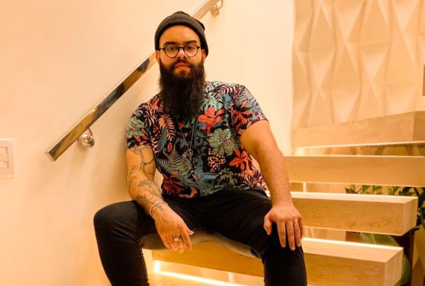 Cantores Manso e Danny Queiroz se apresentam em Goiânia