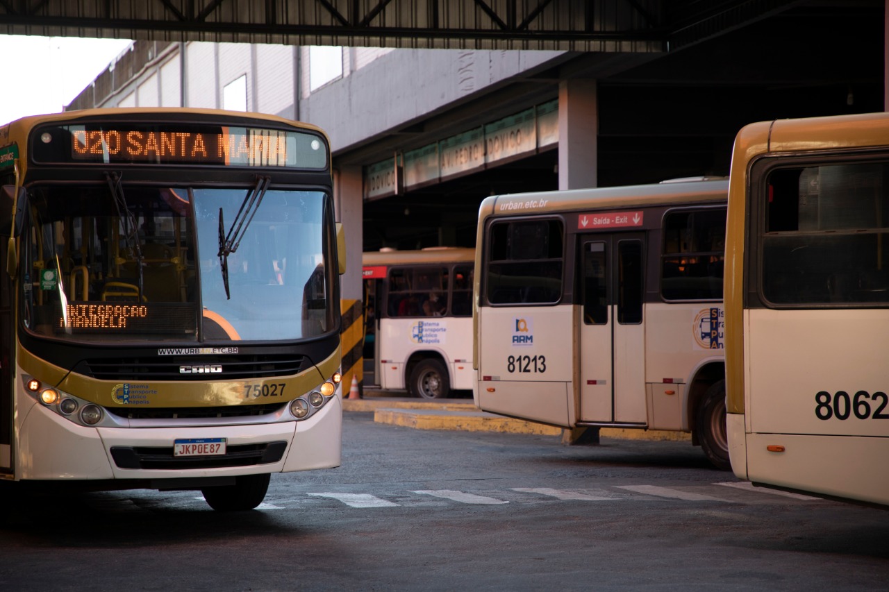 Ônibus da Urban em Anápolis. (Foto: Bruno Velasco)