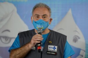 Principal resposta contra Ômicron é vacinação, diz ministro