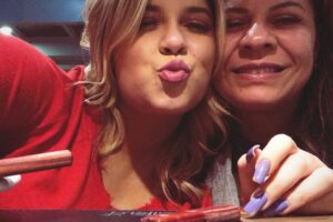 Marília Mendonça morre um dia depois do aniversário da mãe