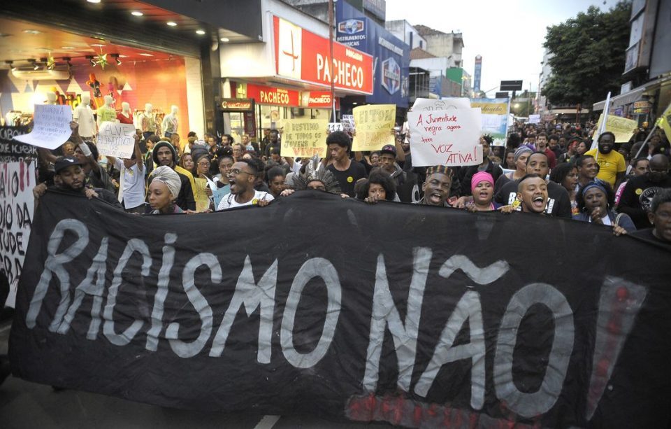 Câmara inclui na Lei do Racismo crime de injúria racial em locais públicos ou de uso coletivo