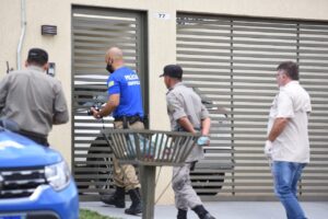 É regular o estado de saúde do homem suspeito de matar a irmã e a tia a facadas, em Senador Canedo, na manhã desta sexta-feira (26). (Foto: Jucimar de Sousa/Mais Goiás)