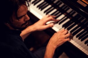 Clube Soares Trio se apresenta neste domingo