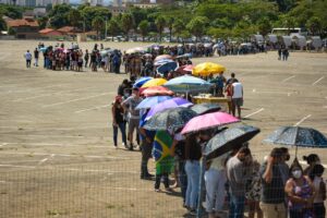 Fila para velório de Marília Mendonça chega à BR