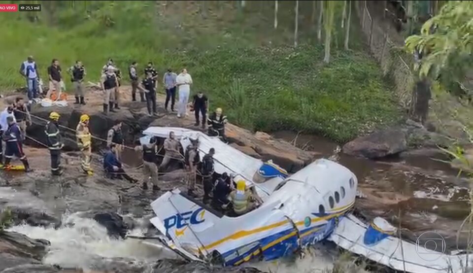 Corpos de tripulantes de avião que vitimou Marília são sepultados no DF