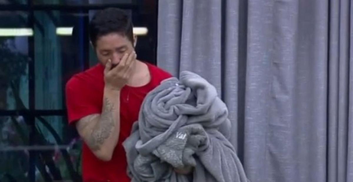 A Fazenda: Rico encontra jaqueta rasgada