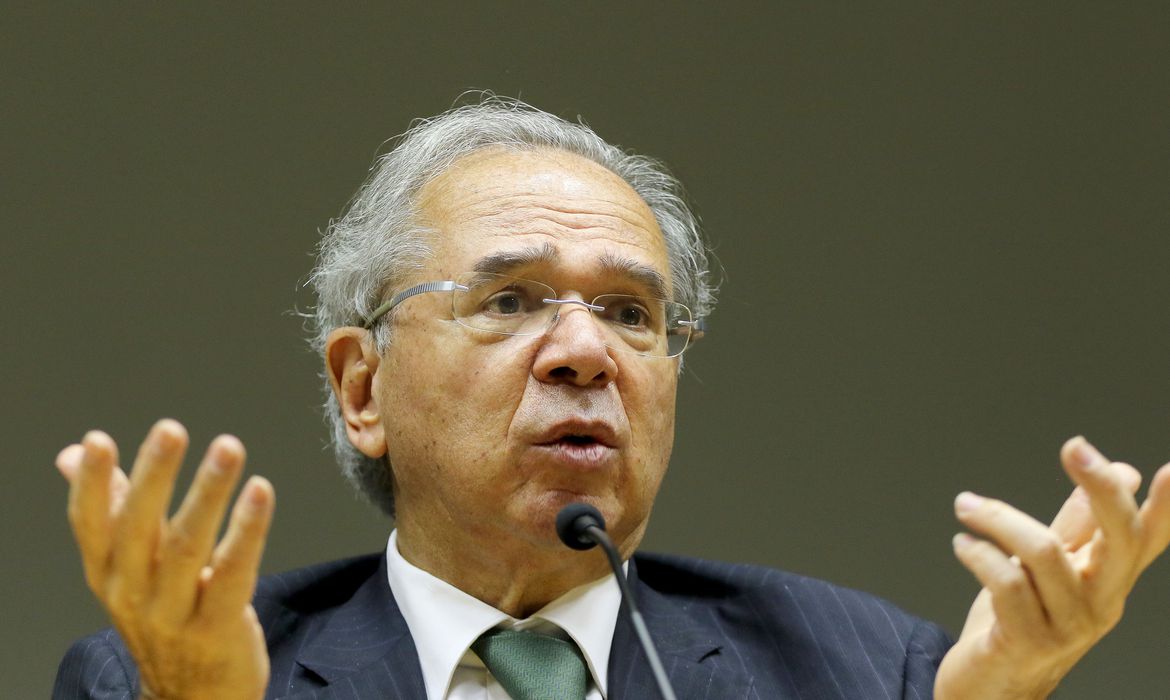 Auxílio Brasil: ministro diz que não há fonte permanente de custeio