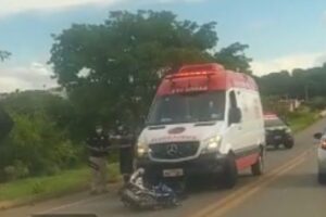 Equipe do SAMU constatou o óbito no local do acidente. (Foto: Captura)