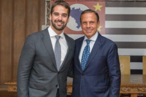 Rivais nas prévias do PSDB, Doria e Leite trocam afagos no Twitter