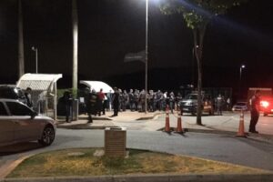 Funcionários de loja de grife são feitos reféns durante assalto em Outlet, em SP