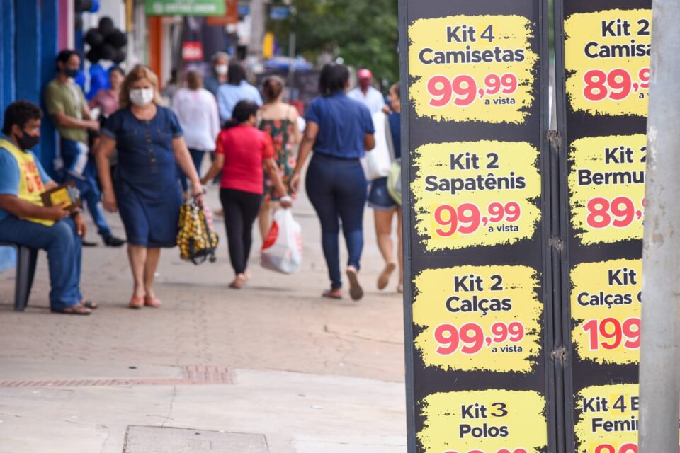 Black Friday frustra comércio em 2023 com recuo de até 15% no faturamento Endividamento das famílias, juros altos