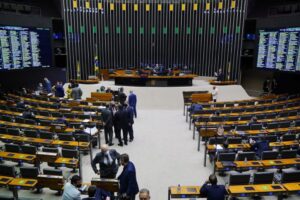 Paridos têm baixa representatividade negra em cargos de comando