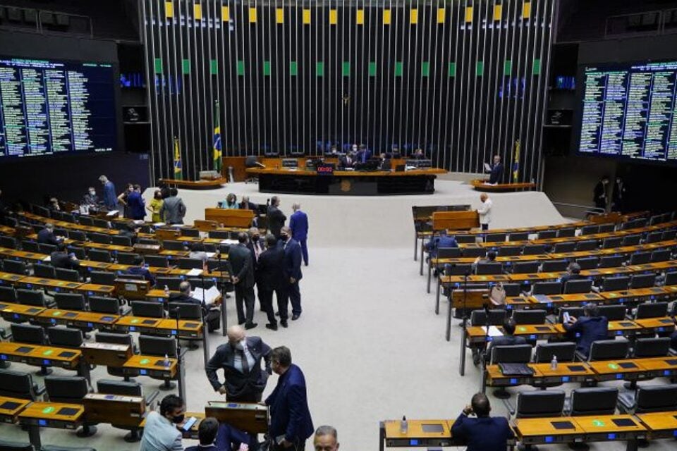 Paridos têm baixa representatividade negra em cargos de comando
