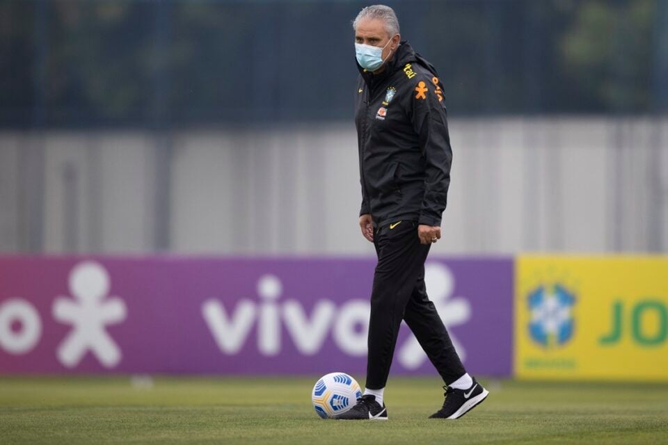 Tite durante treino na Seleção Brasileira