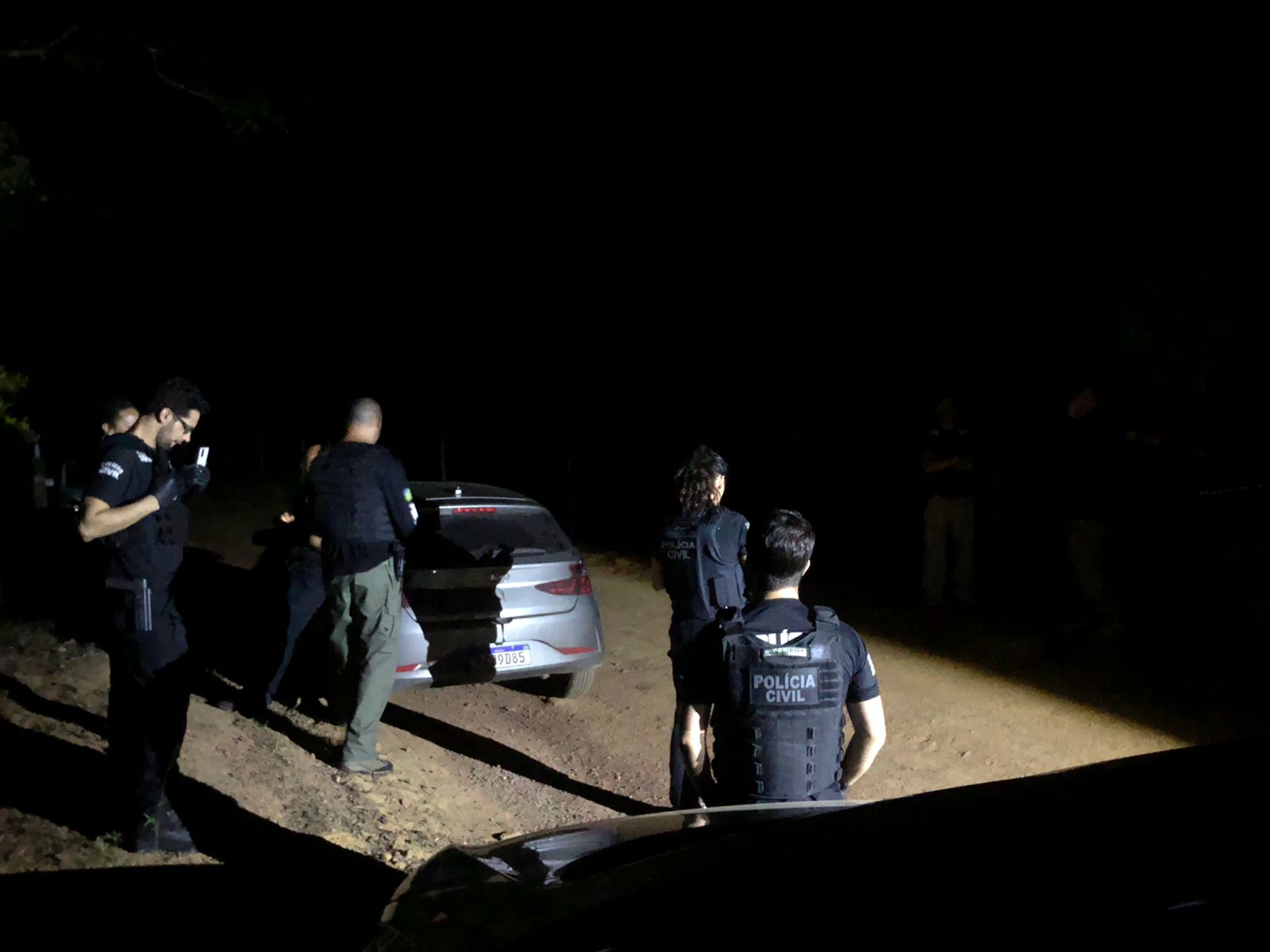 Duas pessoas foram presas em flagrante suspeitas de favorecimento à exploração sexual e rufianismo - que é tirar proveito da prostituição alheia -, em Alto Paraíso. (Foto: Divulgação)