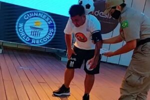 Ricardinho durante quebra do recorde mundial de embaixadinha