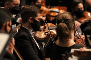 Orquestra Filarmônia de Goiânia se apresenta no Teatro Goiânia, na foto, músicos da orquestra