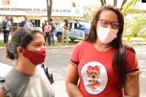 Técnica em enfermagem Neide Gonçalves Lopes, 50 anos, em luto pela morte da cantora Marília Mendonça (Foto: Reprodução)