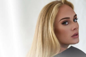 'Me humanizaram', diz Adele sobre amizade com Jennifer Lawrence e Nicole Richie