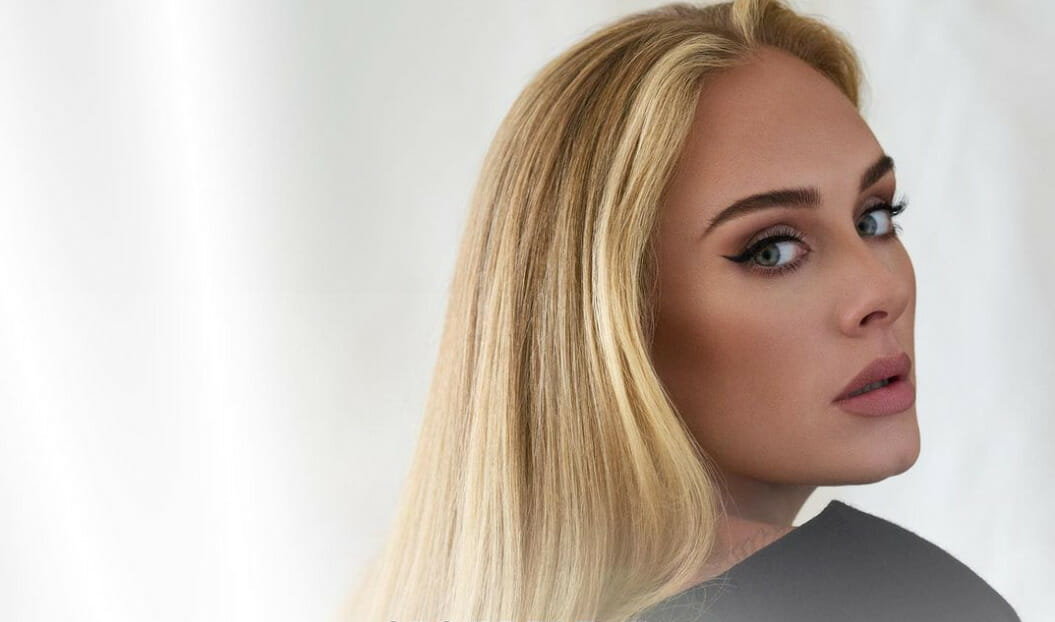 'Me humanizaram', diz Adele sobre amizade com Jennifer Lawrence e Nicole Richie