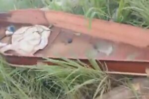 Caixão vazio é abandonado em terreno baldio de Aparecida de Goiânia